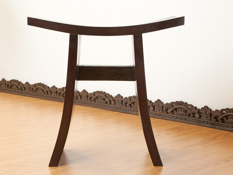 優しい曲線が愛らしい、シンプルな万能チェアー。 /アジアン家具・バリ家具
